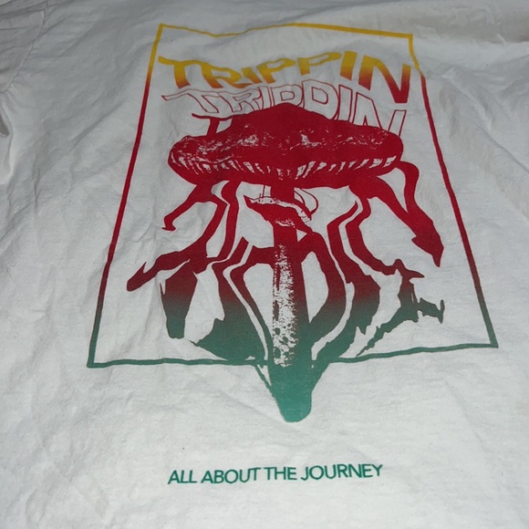 White Graphic T-shirt - Picture 2 of 3